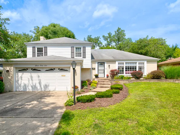 416 S Royal Ct, Palatine, IL 60067