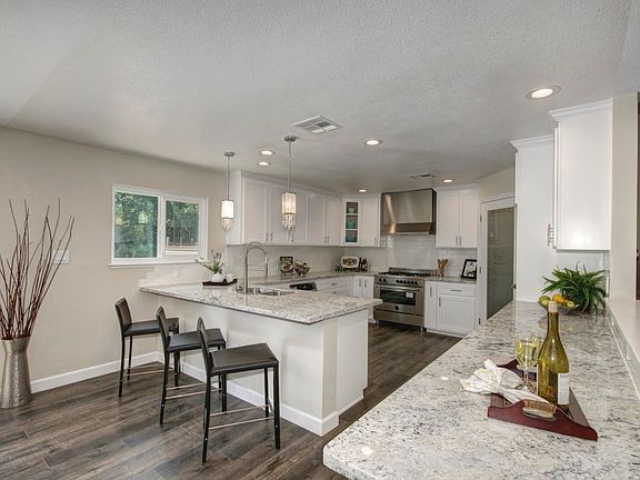 4th image of 7064 Pine View Dr