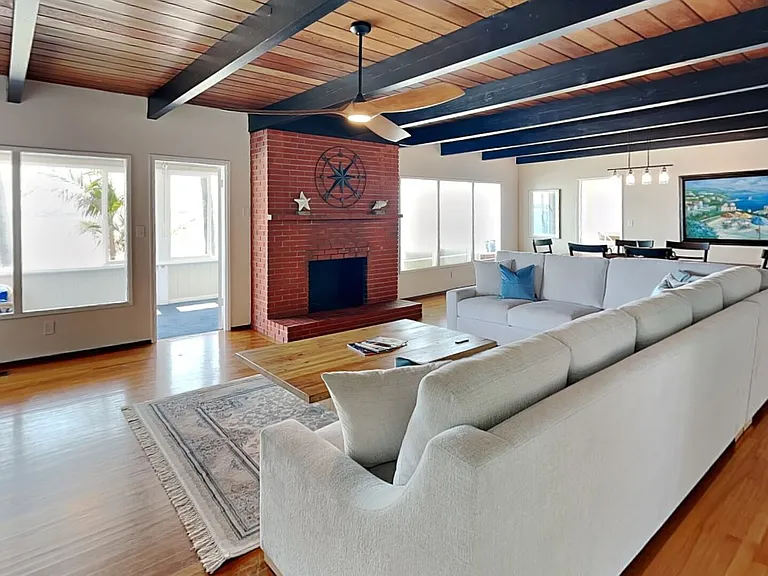 3712 Riviera Dr — Photo 7