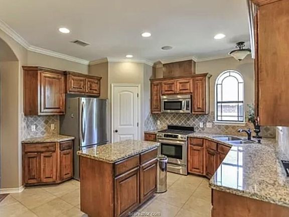 2nd image of 2215 Carlisle Ct
