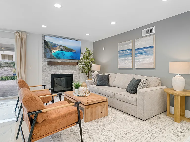 6051 Summerdale Dr — Photo 1
