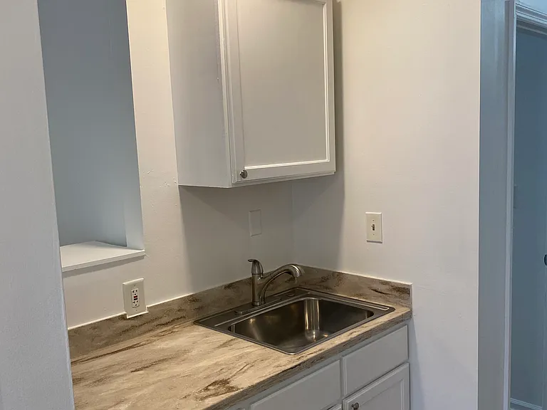 1042 Main St — Photo 6