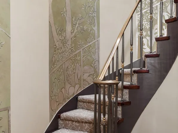 360 East 72nd Street image 8 of 19