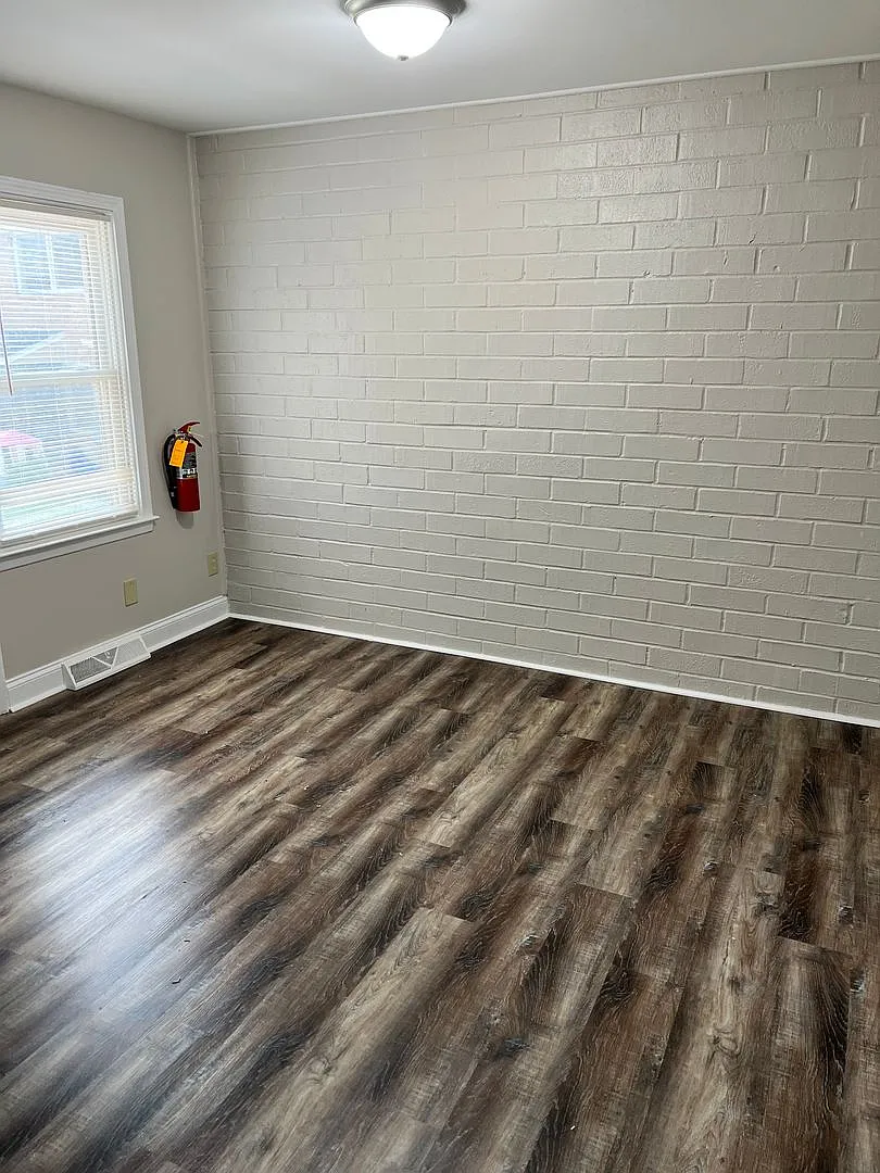 3100 Summit Ave — Photo 2