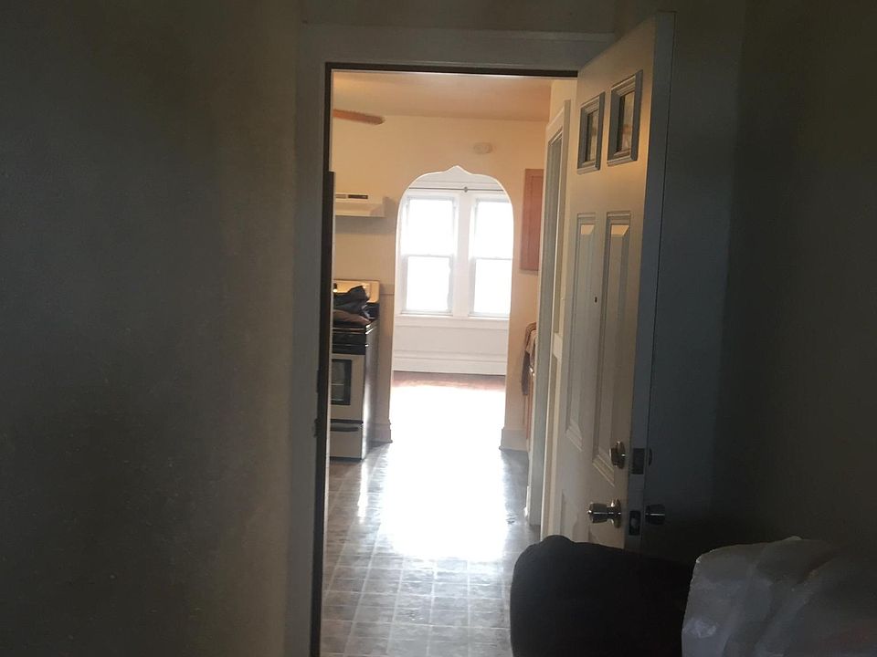 Photo entering Apt