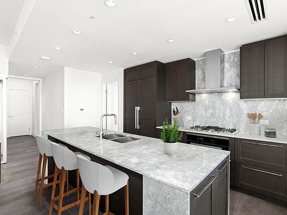 5th image of 1501 Foster St #2102