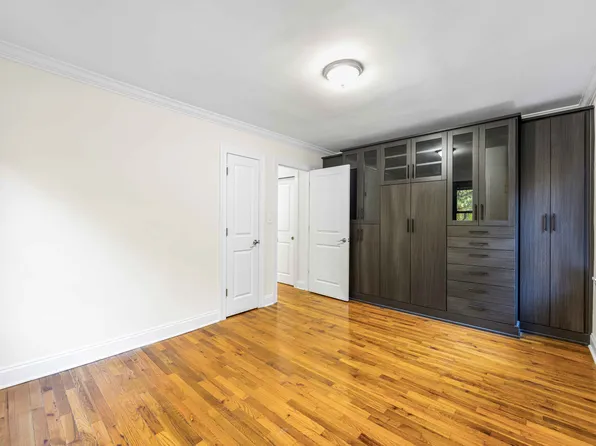 245 Bennett Avenue image 10 of 14