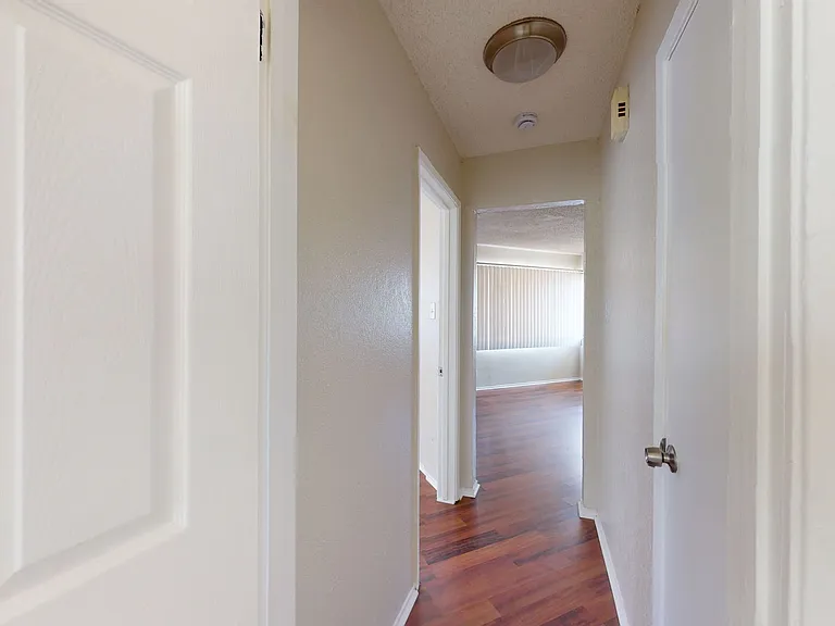 2515 10th ave — Photo 124