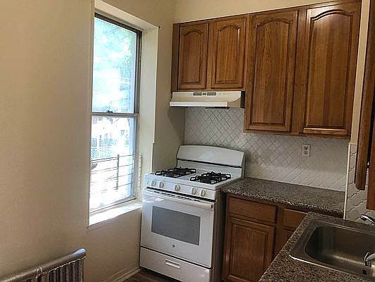 4th image of 1800 Saint Johns Pl #1