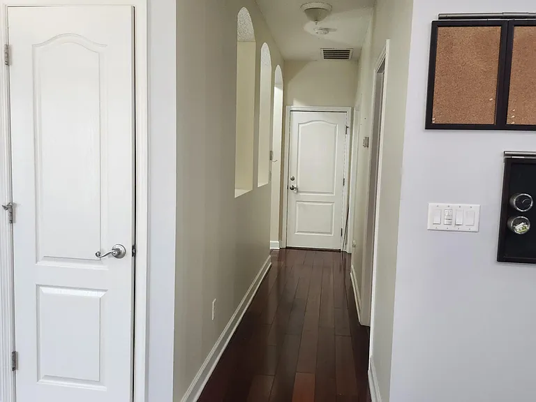 201 Edgeford Ct — Photo 16