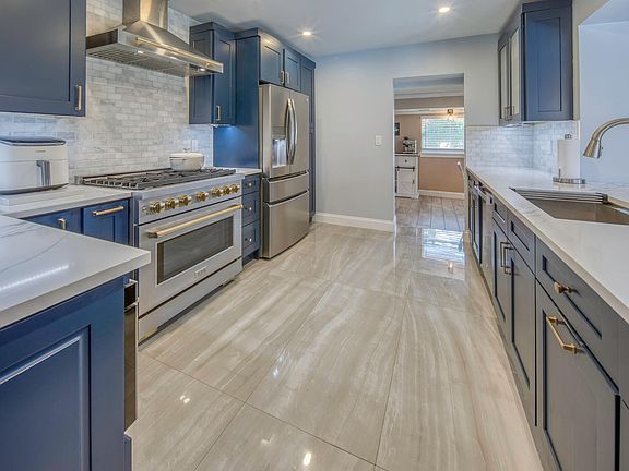 5th image of 1328 Lake Victoria Drive