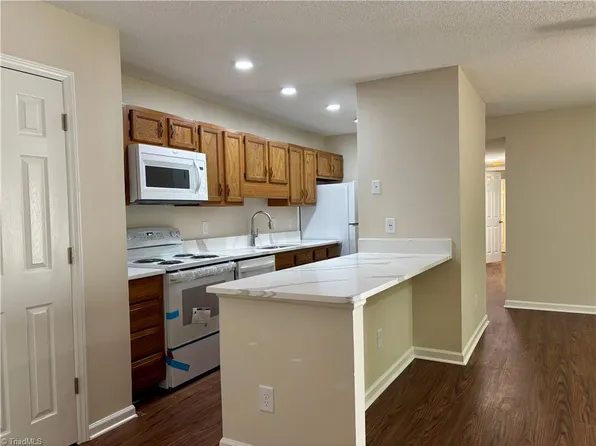 702 Glendale Dr, Greensboro, NC 27406