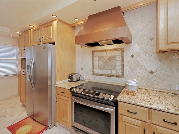 5th image of 1901 1st St N APT 1303