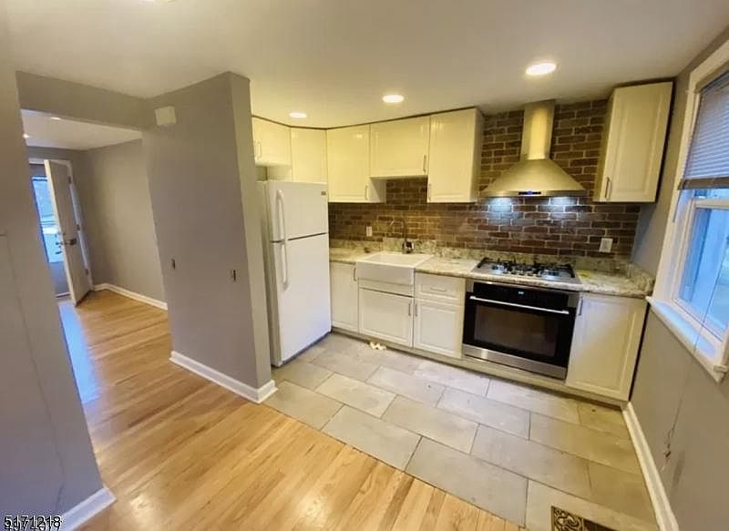 2nd image of 1809 Wood Ave