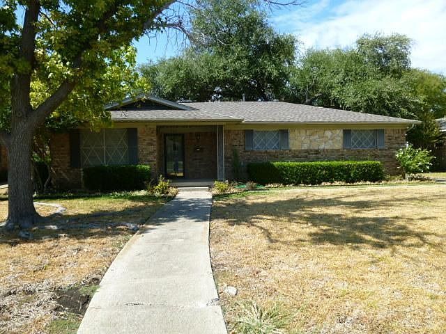 1st image of 402 Summit Dr