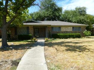 402 Summit Dr, Richardson, TX 75081