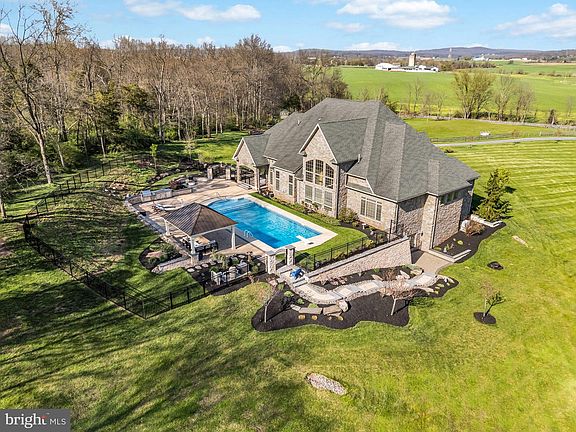 4th image of 5683 Gingrich Rd