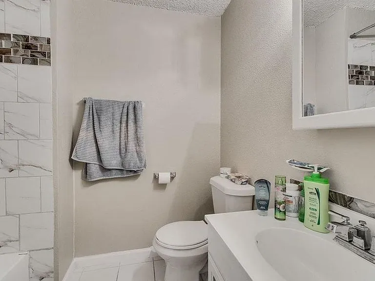 404 Franklin Blvd #B — Photo 14