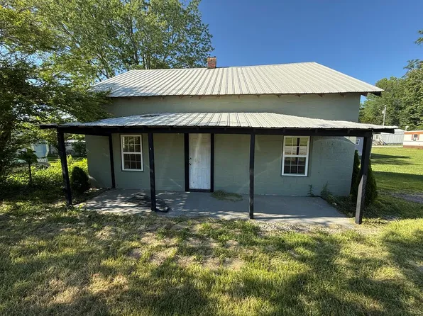 210 Woodland Ave E, Jamestown, TN 38556