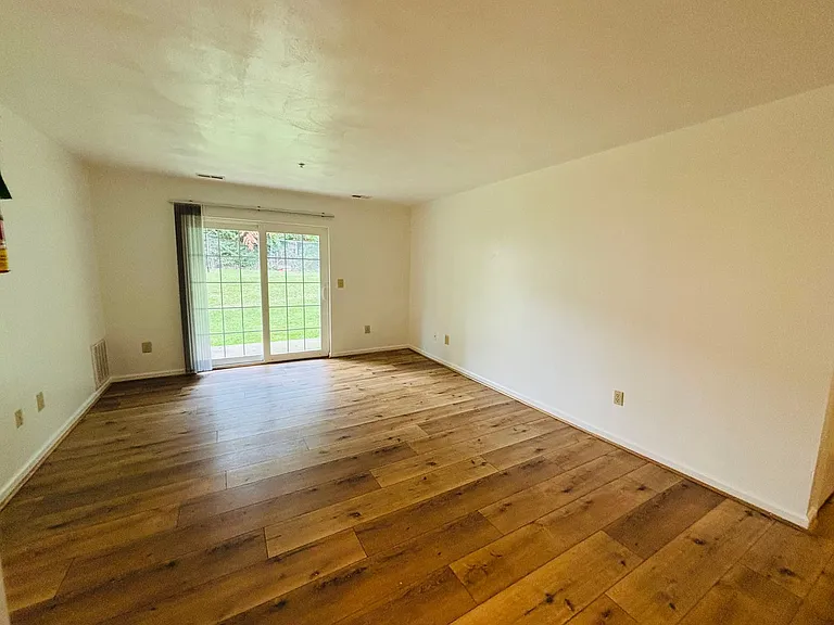 927AB - 410 Houston St. - DM — Photo 8