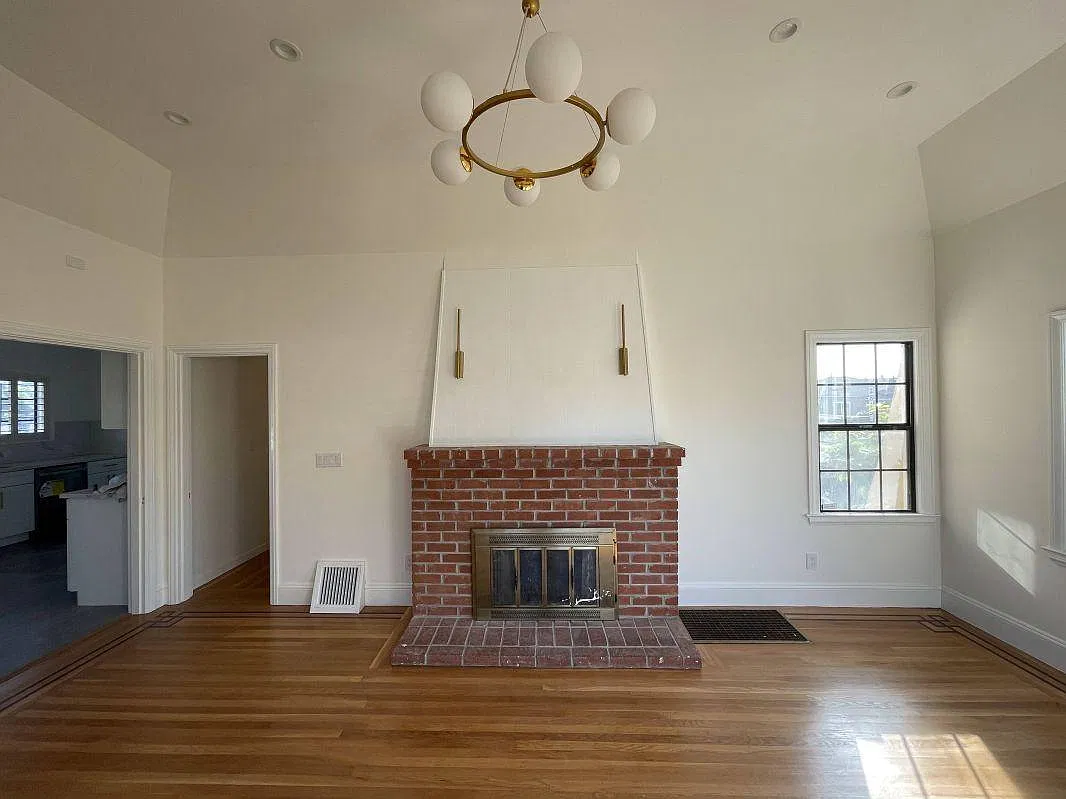 22823 Grand St — Photo 2