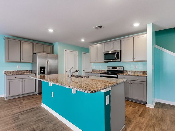 4th image of 6615 Colonial Dr.
