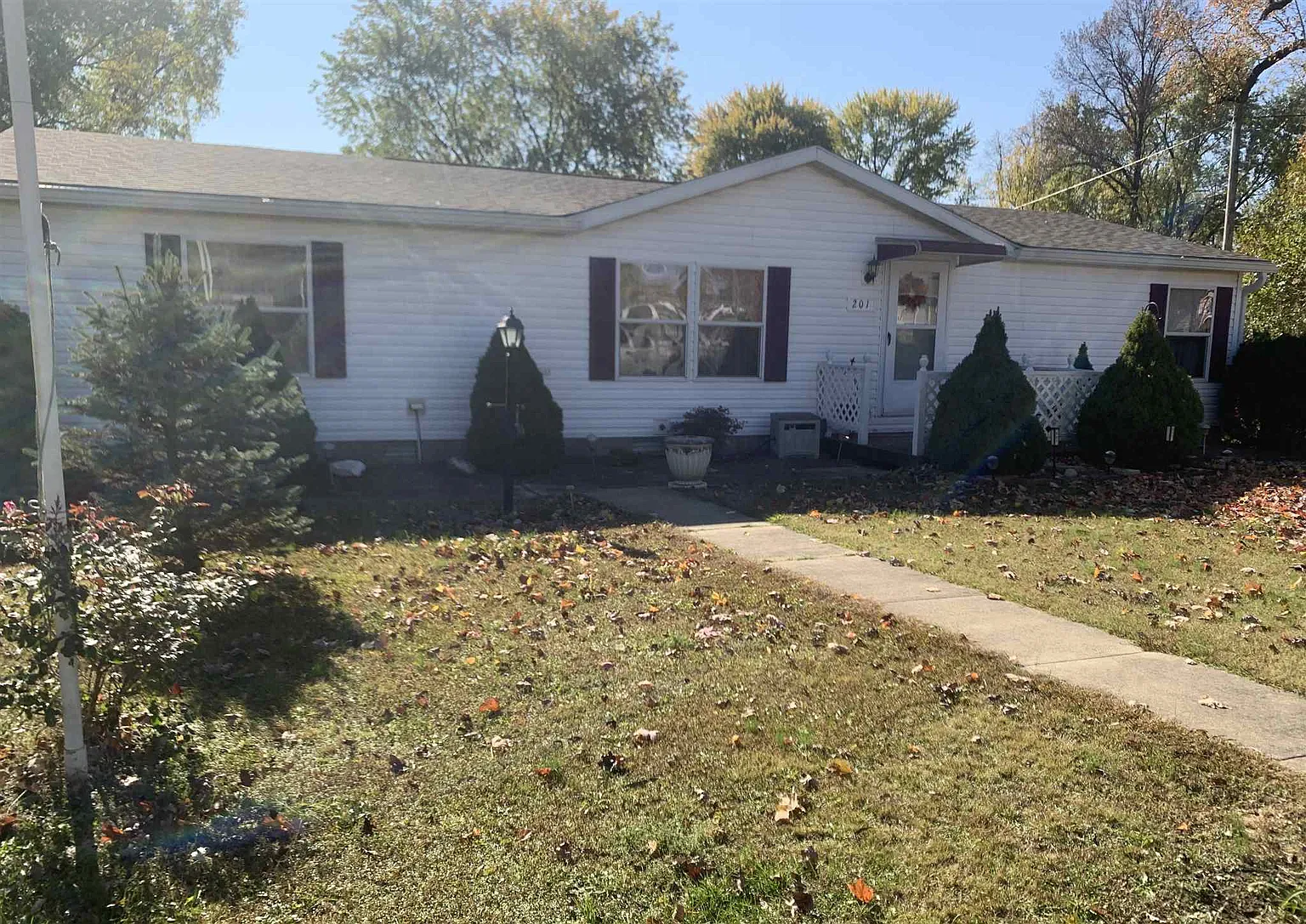 201 E North St photo 1