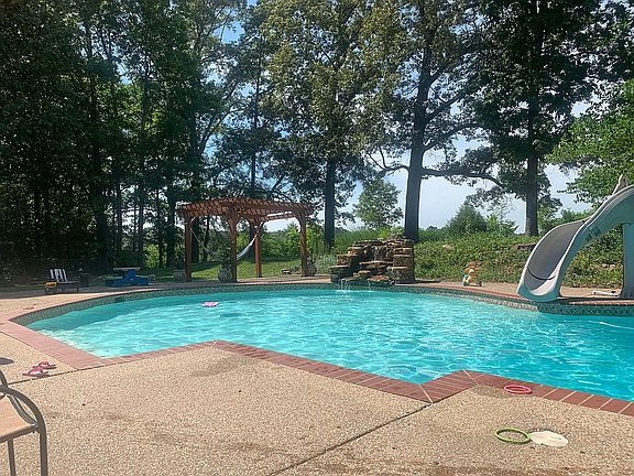 Pool with Pergola & Fountain