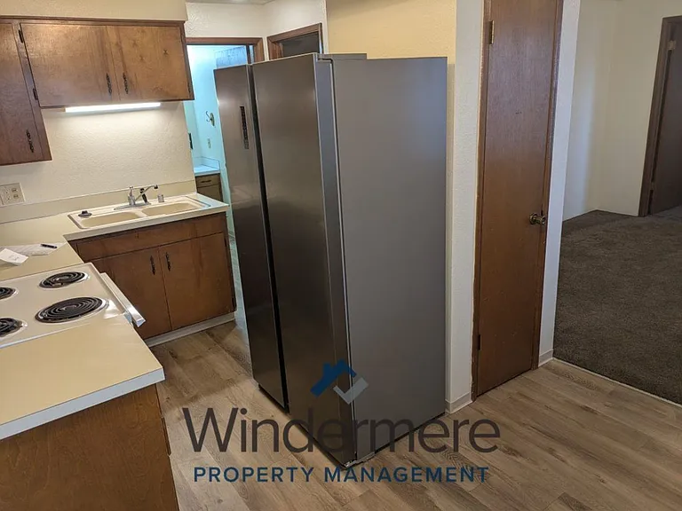 1036 SW Puff Ln — Photo 3