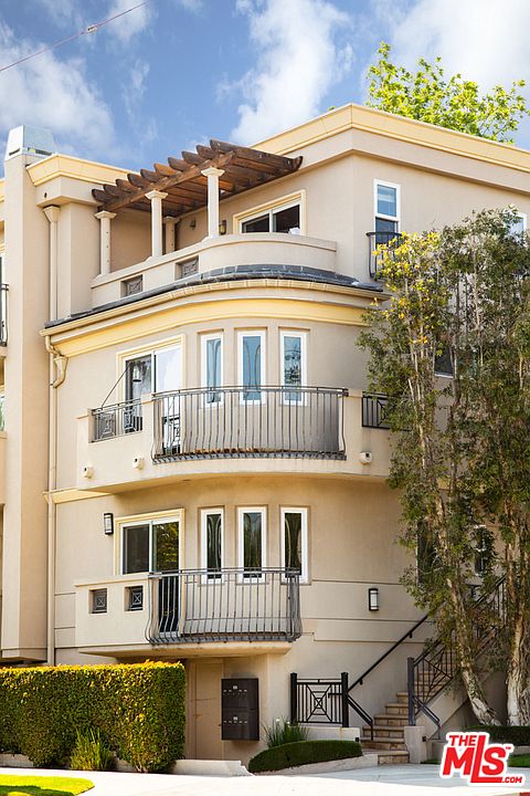 1st image of 5401 Morella Ave Unit 2