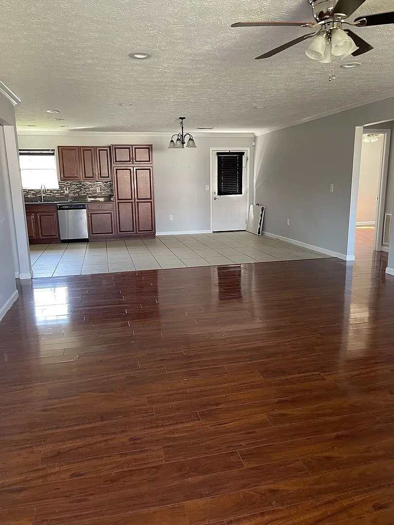 Location & Convenience — Photo 2