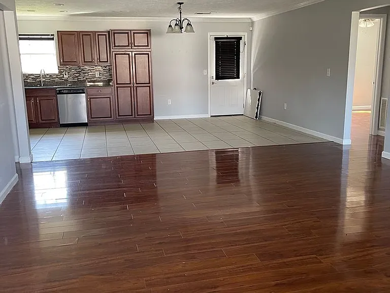 411 Cornus Ave — Photo 2