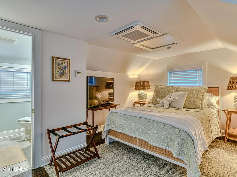 77 Asbury Ave — Photo 30