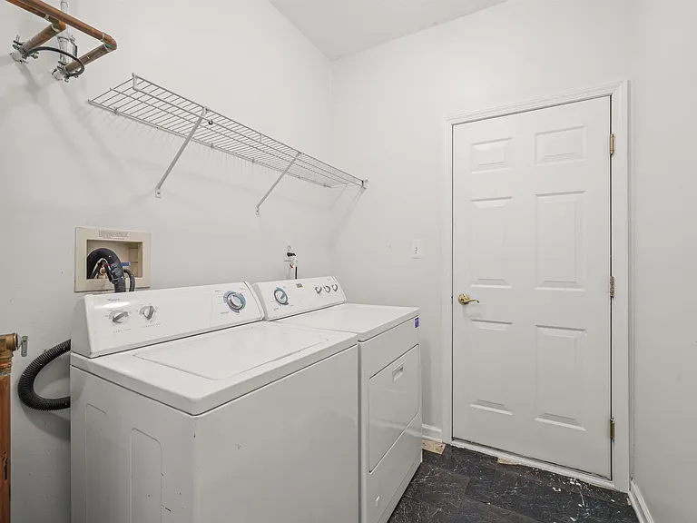 92 Lyon Ct — Photo 21