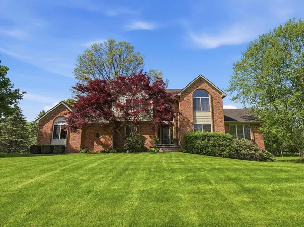 7554 Cedar Creek Dr, White Lake, MI 48383