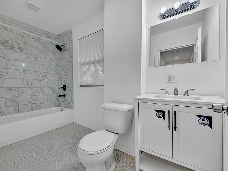 2348 Court R — Photo 26