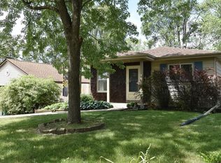 1434 Round Lake Dr, Round Lake Beach, IL 60073