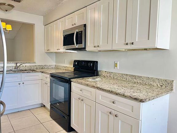 4th image of 553 Maineline Blvd