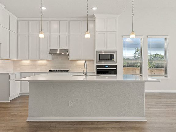 4th image of 380 Treadwell Ln