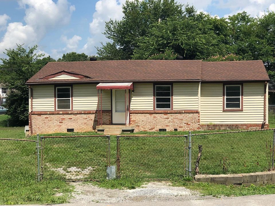 1st image of 832 Country Club Dr
