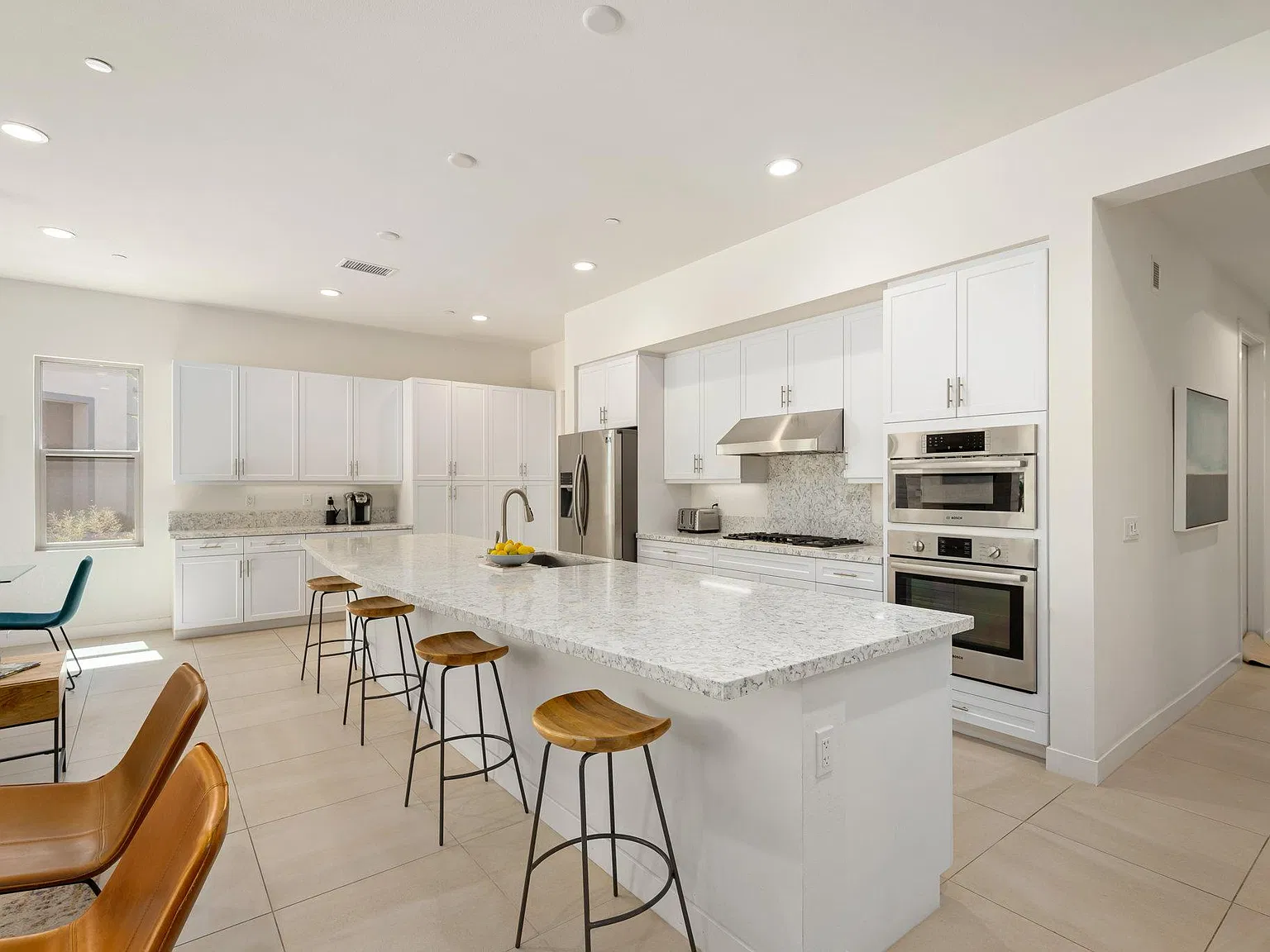 3 bed, 2188 sqft, $5,500 — Photo 3
