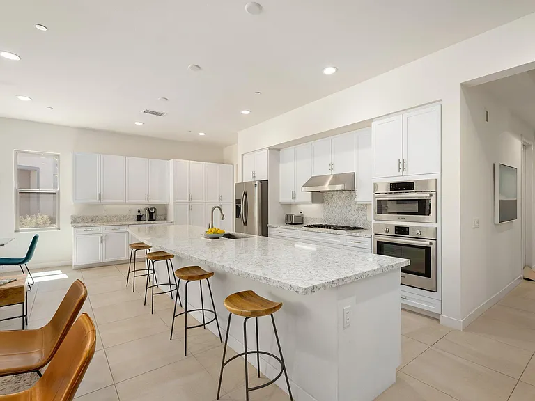 2802 Retreat Cir — Photo 3