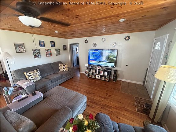 4th image of 26 Justice Addition Ct