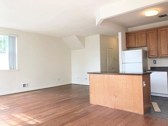 5th image of 204 Beach Breeze Pl #A