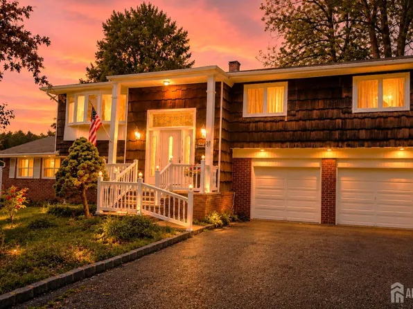 37 Valley Vale Dr, Old Bridge, NJ 08857