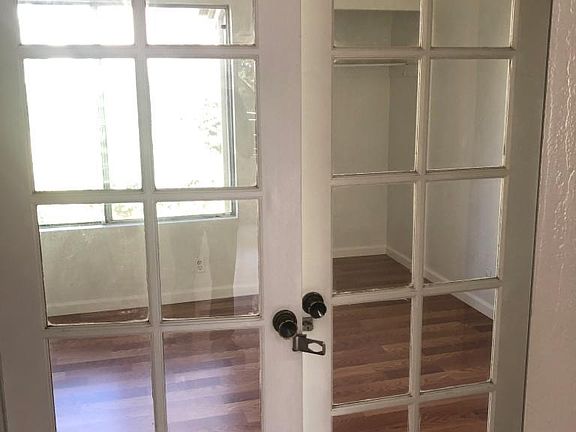 5th image of 355 Parkview Ter APT D2