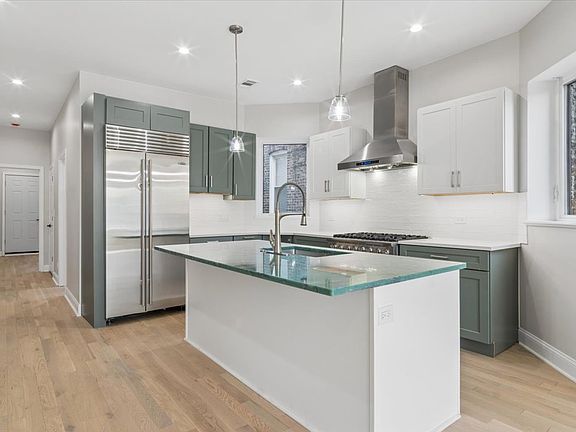 2nd image of 3224 W Hirsch St #2