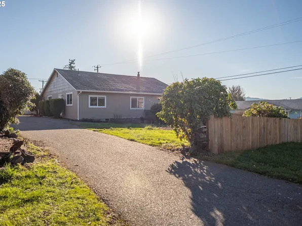 1808 Maple St, Myrtle Point, OR 97458