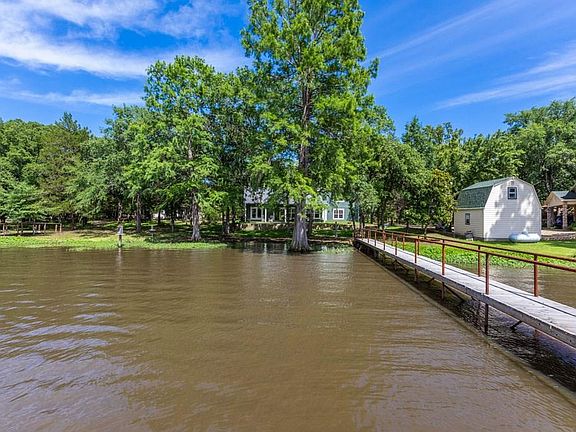 5th image of 2279 E Beach Dr