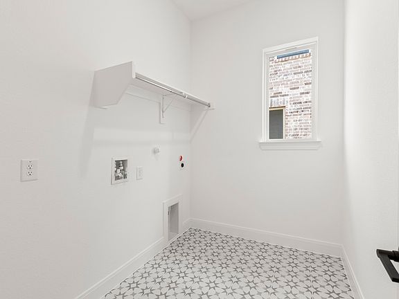 4th image of 5313 Archeron Ave
